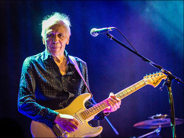 ROBIN TROWER