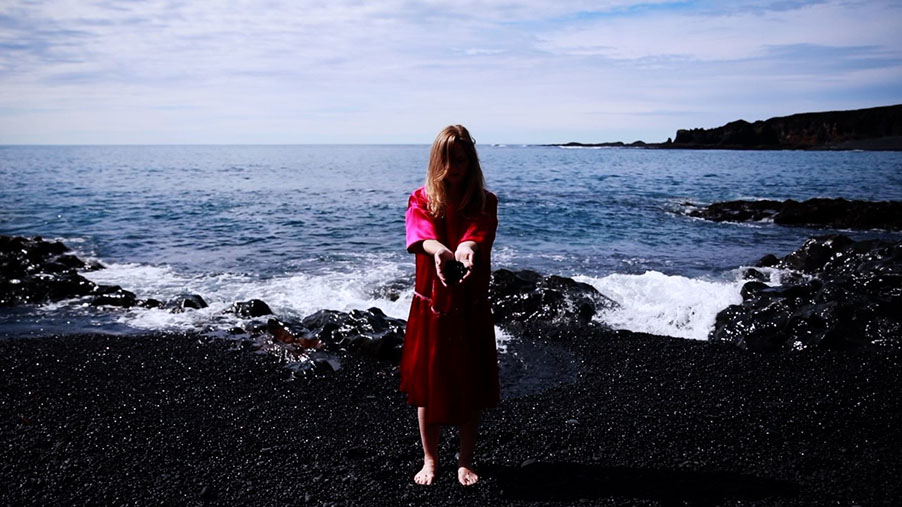 The sensitive contrasts of Rauður - Maxazine.com